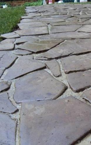 Stone for paths in the country - durability and aesthetics Paving garden paths with natural stone